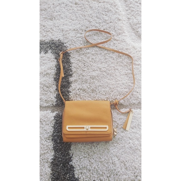 Vince Camuto Handbags - Vince Camuto Anika Small Crossbody